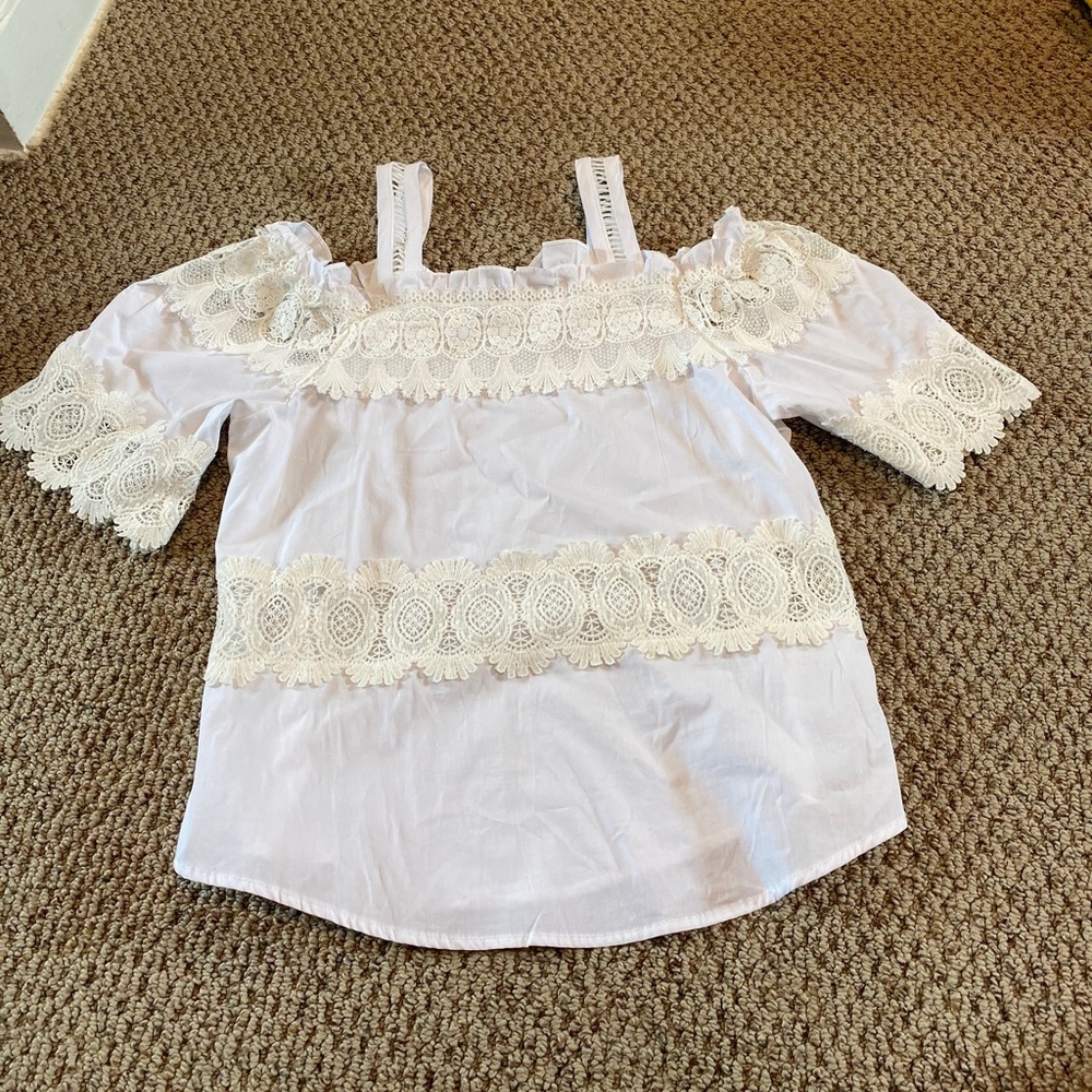 Of the shoulder shirt with straps!